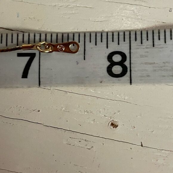 Vintage 7.5” Avon gold tone Herringbone chain bracelet with a spring clasp - Picture 8 of 8